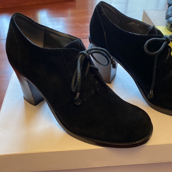 EUC: Banana Republic black suede ankle booties. Size 8.5. - Picture 3 of 14